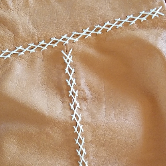 Gap Genuine Leather Skirt w Contrast Stitching - Picture 4 of 8